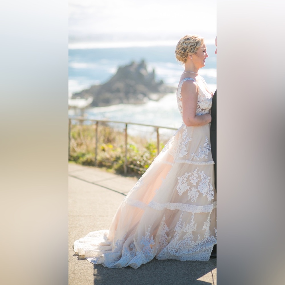 Barely worn Randy Fenoli dress from Kleinfeld bridal.